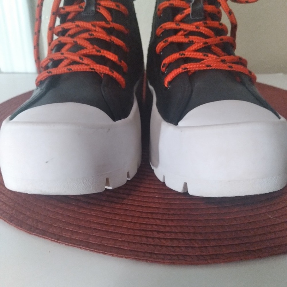 Women's Blondo Gypsy Waterproof Fashion sneakers. Size 6.5. - Picture 3 of 9
